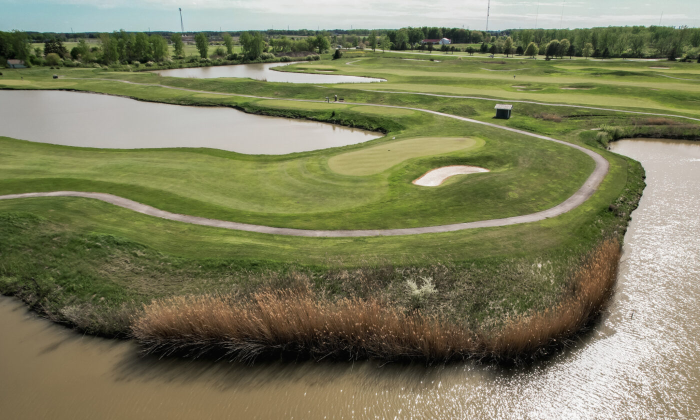 Hole 1 at Maumee Bay